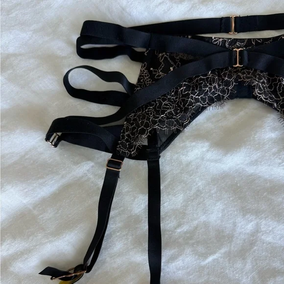 Victoria’s Secret Garter Belt - Picture 3 of 7